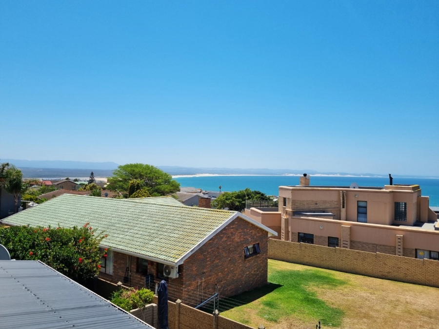 4 Bedroom Property for Sale in Wavecrest Eastern Cape